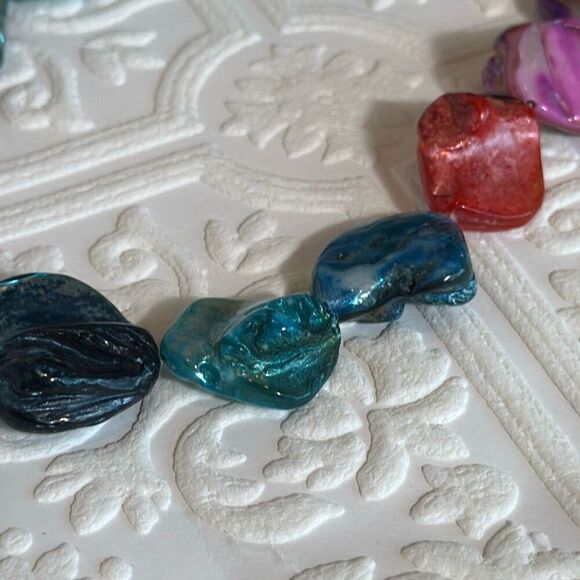 Mother Of Pearl Colored Bead Necklace 21” - Picture 9 of 15